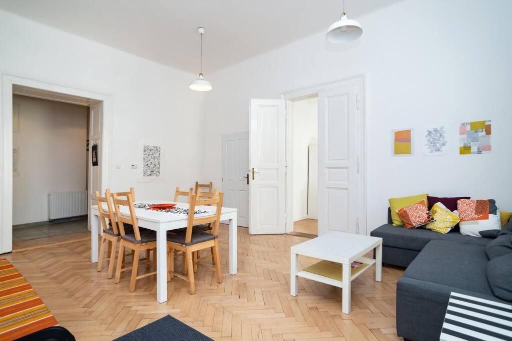 Bright, Spacious Apartment In The Historic Centre 프라하 외부 사진